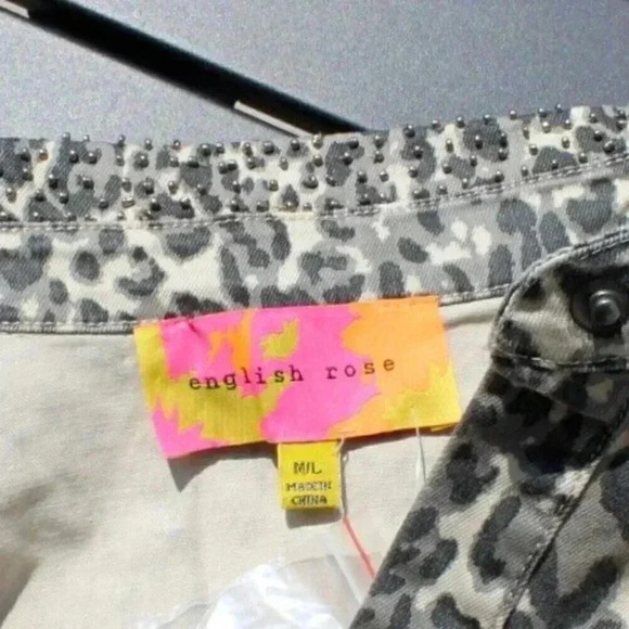 English Rose Women's Animal Print Sleeveless Vest Beaded Collar Size M/L NWT - Picture 4 of 4